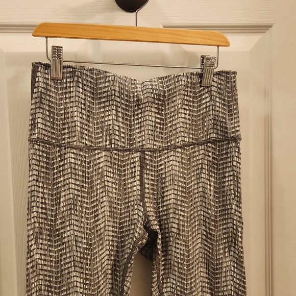 Lululemon High Rise Wunder Under 25" - Picture 6 of 8